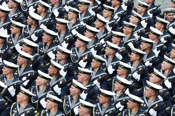Đội duyệt binh của Trường Hải quân Cao cấp Baltic mang tên F. F. Ushakov tại lễ duyệt binh trên Quảng trường Đỏ kỷ niệm 79 năm Ngày Chiến thắng trong Chiến tranh Vệ quốc vĩ đại. - Sputnik Việt Nam