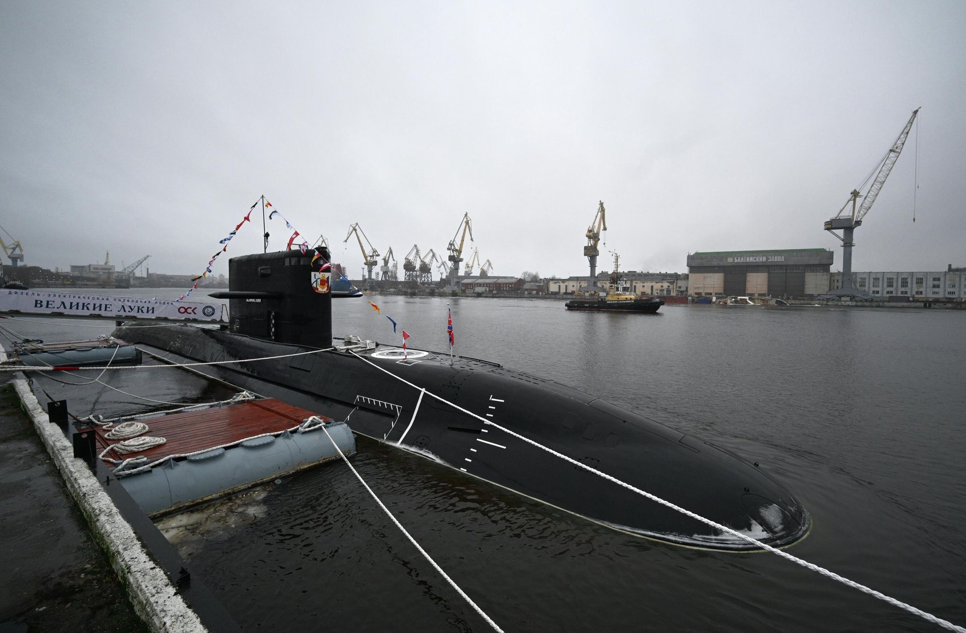 Tàu ngầm diesel-điện Dự án 677 Velikiye Luki, đang được đóng cho Hạm đội Baltic của Nga tại St. Petersburg - Sputnik Việt Nam, 1920, 01.09.2026