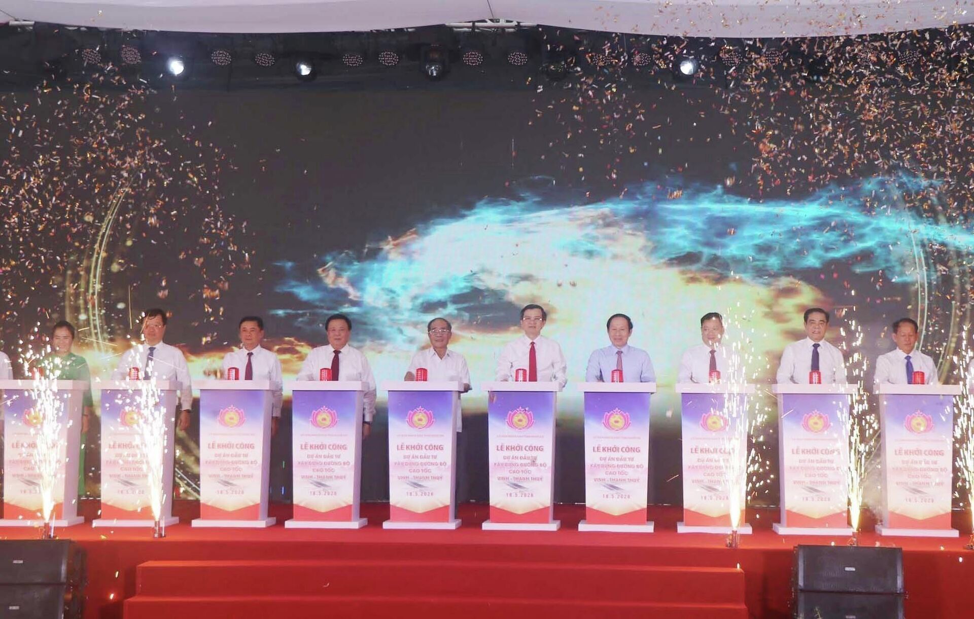 Ông Đoàn Minh Huấn, Uỷ viên Bộ Chính trị, Giám đốc Học viện Chính trị Quốc gia Hồ Chí Minh cùng các đại biểu phát lệnh khởi công dự án - Sputnik Việt Nam, 1920, 19.05.2026