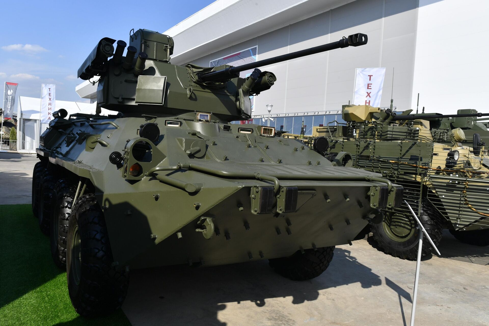 Xe bọc thép chở quân BTR-82A trang bị súng phóng lựu Ballista BMDU không người lái. Xe bọc thép chở quân BTR-82A trang bị súng phóng lựu Ballista BMDU không người lái. - Sputnik Việt Nam, 1920, 19.05.2026