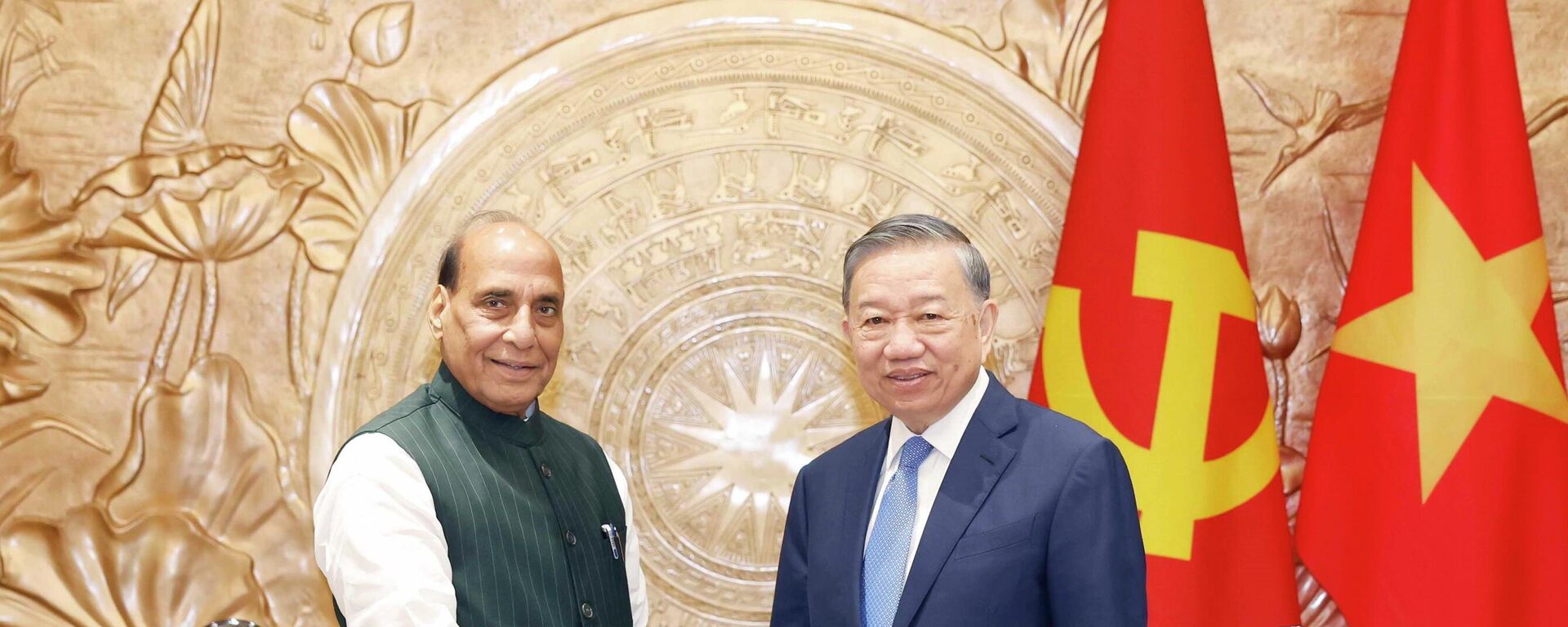 Tổng Bí thư, Chủ tịch nước Tô Lâm tiếp Bộ trưởng Bộ Quốc phòng Ấn Độ Rajnath Singh - Sputnik Việt Nam, 1920, 20.05.2026