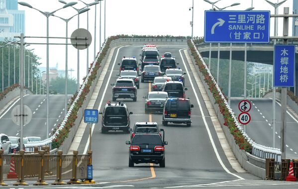 Ngày 20 tháng 5 năm 2026. Đoàn xe của Tổng thống ở Bắc Kinh. - Sputnik Việt Nam
