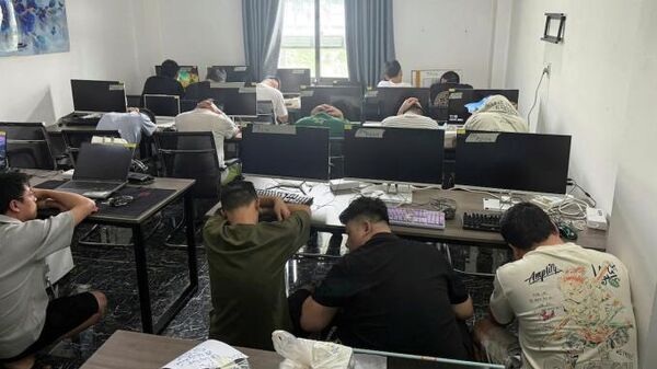 Nhóm người nước ngoài bị phát hiện ở khách sạn tại TP HCM - Sputnik Việt Nam