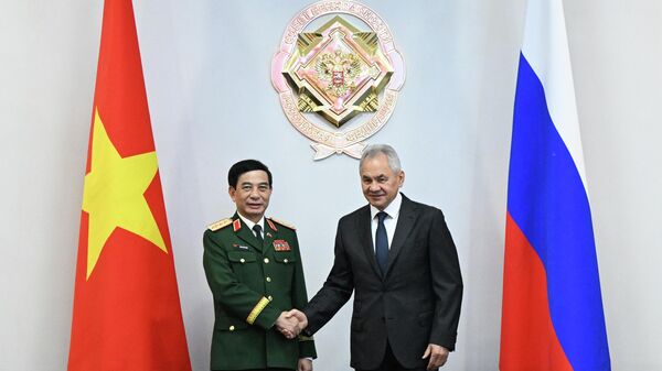 Cuộc gặp giữa Bí thư Hội đồng An ninh Nga Sergei Shoigu và Phó Thủ tướng Việt Nam Phan Văn Giang - Sputnik Việt Nam