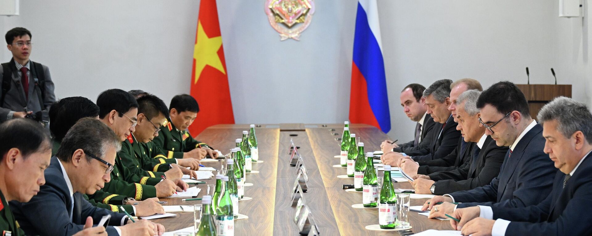 Cuộc gặp giữa Bí thư Hội đồng An ninh Nga Sergei Shoigu và Phó Thủ tướng Việt Nam Phan Văn Giang - Sputnik Việt Nam, 1920, 22.05.2026