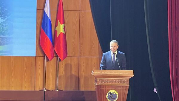 Thứ trưởng Bộ Khoa học và Giáo dục Đại học Liên bang Nga Konstantin Mogilevsky phát biểu tại Hội nghị Hiệu trưởng các trường đại học Việt Nam - Liên bang Nga lần thứ 3 tại Hà Nội - Sputnik Việt Nam
