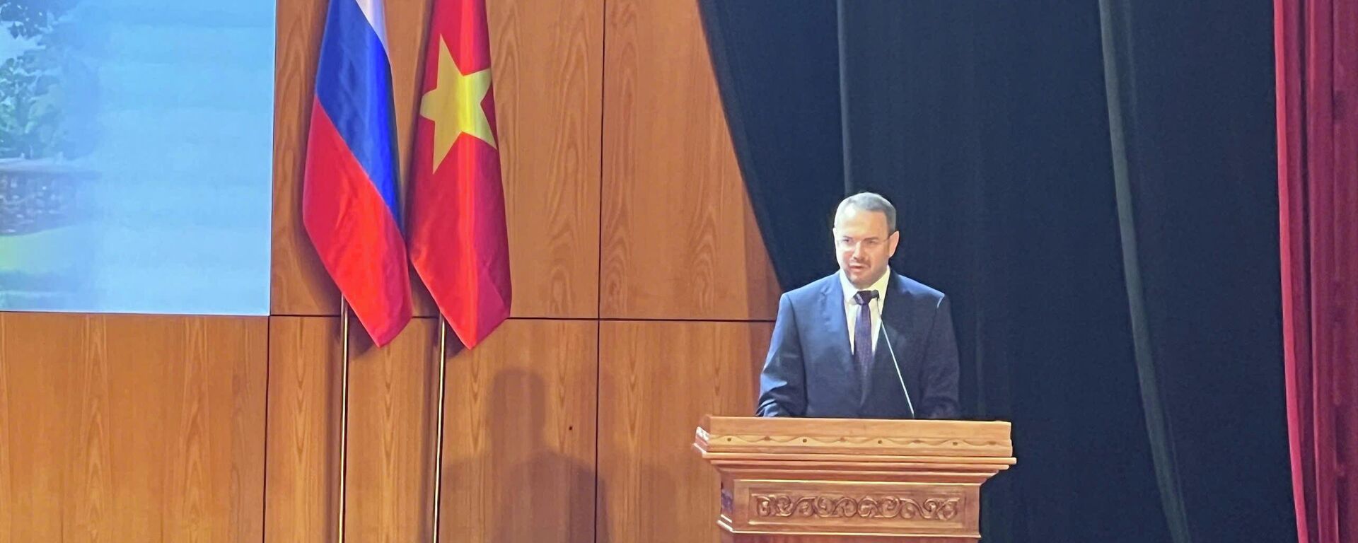 Thứ trưởng Bộ Khoa học và Giáo dục Đại học Liên bang Nga Konstantin Mogilevsky phát biểu tại Hội nghị Hiệu trưởng các trường đại học Việt Nam - Liên bang Nga lần thứ 3 tại Hà Nội - Sputnik Việt Nam, 1920, 22.05.2026