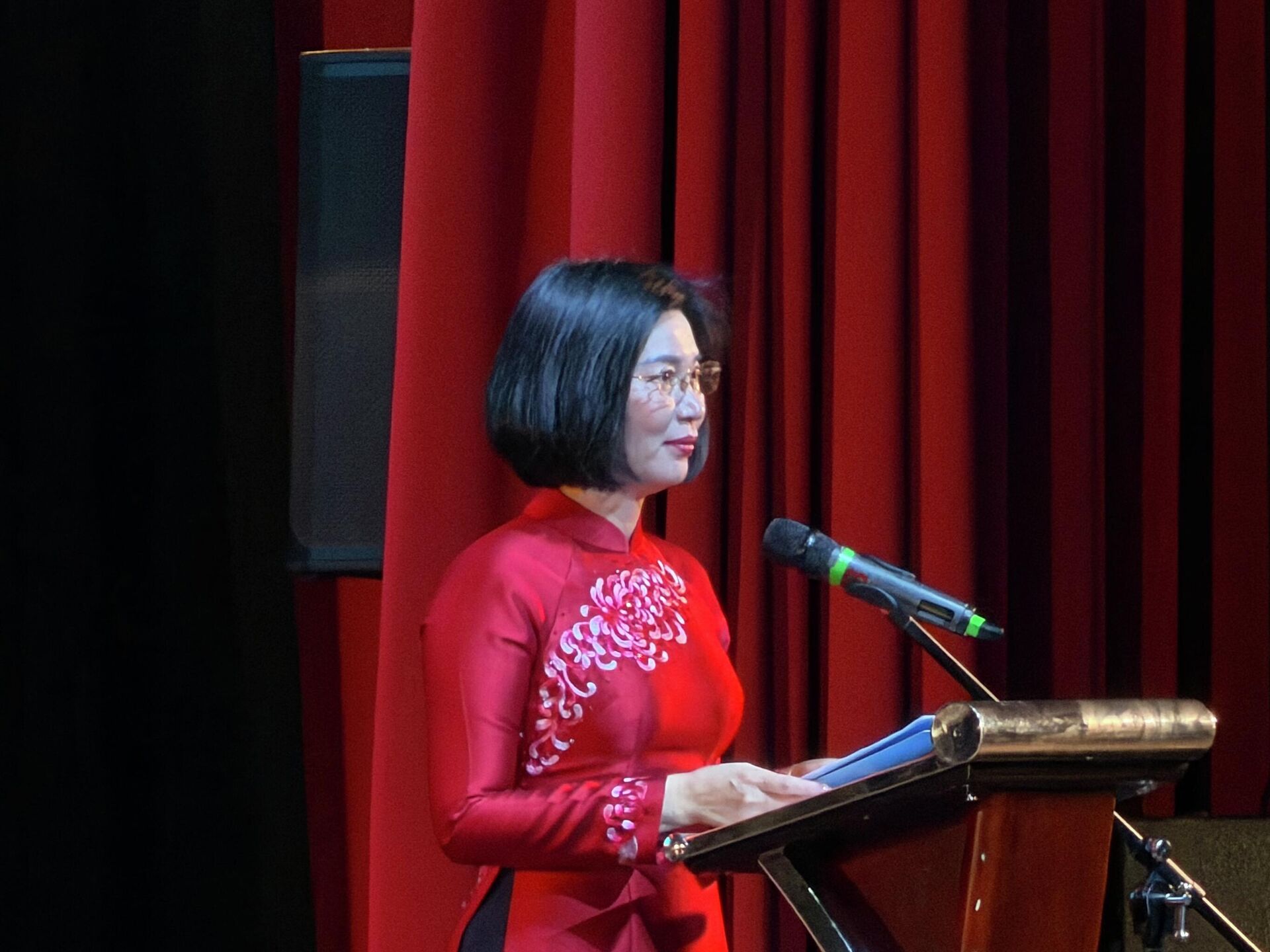 Chủ tịch HĐND Phùng Thị Hồng Hà, Phó Bí thư Thành ủy, Phó Trưởng Đoàn đại biểu Quốc hội thành phố Hà Nội  - Sputnik Việt Nam, 1920, 22.05.2026
