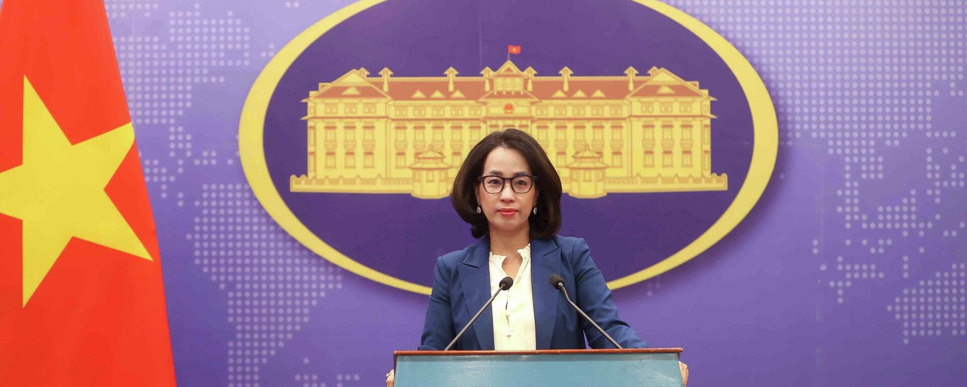Người Phát ngôn Bộ Ngoại giao Phạm Thu Hằng trả lời câu hỏi của các phóng viên tại buổi họp báo - Sputnik Việt Nam, 1920, 22.05.2026