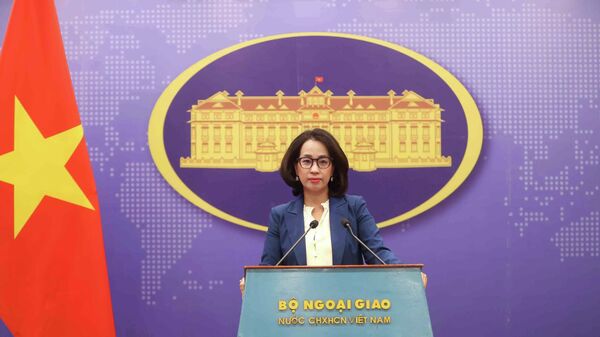 Người Phát ngôn Bộ Ngoại giao Phạm Thu Hằng trả lời câu hỏi của các phóng viên tại buổi họp báo - Sputnik Việt Nam