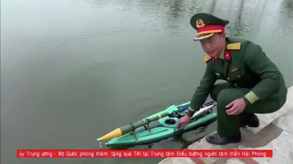 Một binh sĩ thử nghiệm tàu cảm tử không người lái, Việt Nam. - Sputnik Việt Nam