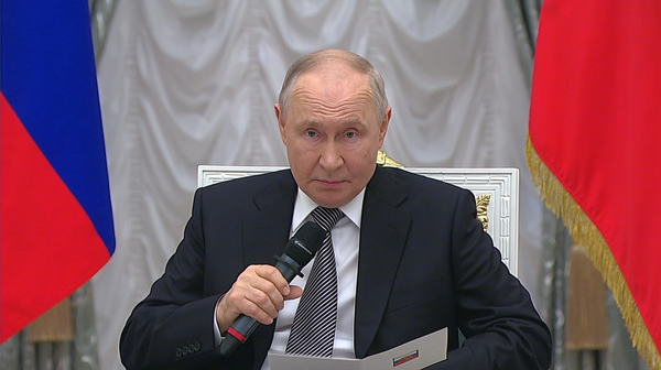 Tổng thống Nga Putin lên án vụ tấn công của quân Ukraina vào trường cao đẳng ở Starobelsk - Sputnik Việt Nam
