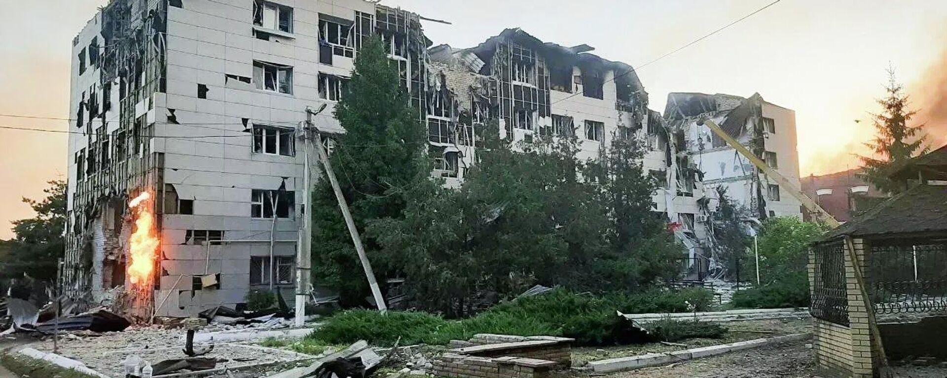 Hậu quả của vụ tấn công bằng máy bay không người lái của Lực lượng vũ trang Ukraina tại Starobelsk, Cộng hòa Nhân dân Lugansk. - Sputnik Việt Nam, 1920, 25.05.2026