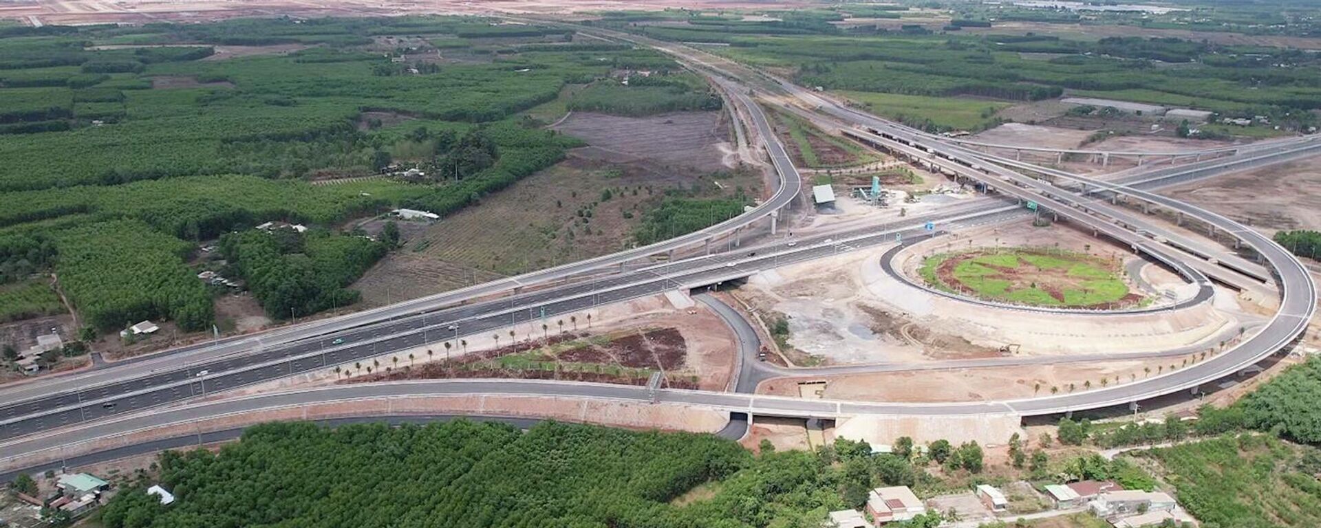 Nút giao cao tốc Biên Hòa - Vũng Tàu và sân bay Long Thành, nơi xảy ra tình trạng mất cắp vật tư, thiết bị điện chiếu sáng - Sputnik Việt Nam, 1920, 25.05.2026