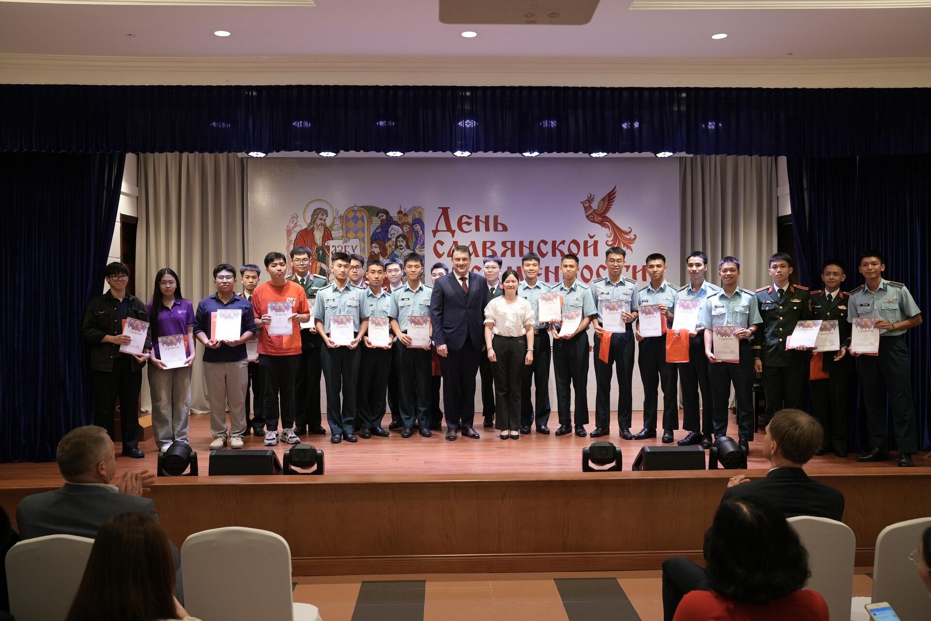 Một số hình ảnh tại Ngày Chữ viết - Văn hóa Slavơ và Lễ trao giải Cuộc thi Olympic tiếng Nga toàn quốc 2026 - Sputnik Việt Nam, 1920, 28.05.2026