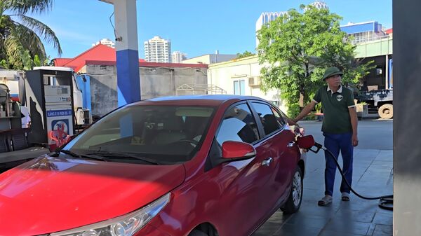 Công ty Cổ phần Thương mại Vận tải dầu khí Ngân Hà Oil Trading, Hải Phòng chuyển sang kinh doanh xăng E10 từ 26/5 - Sputnik Việt Nam