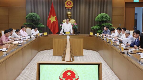 Phó Thủ tướng Thường trực họp về triển khai, phân phối xăng E10 - Sputnik Việt Nam
