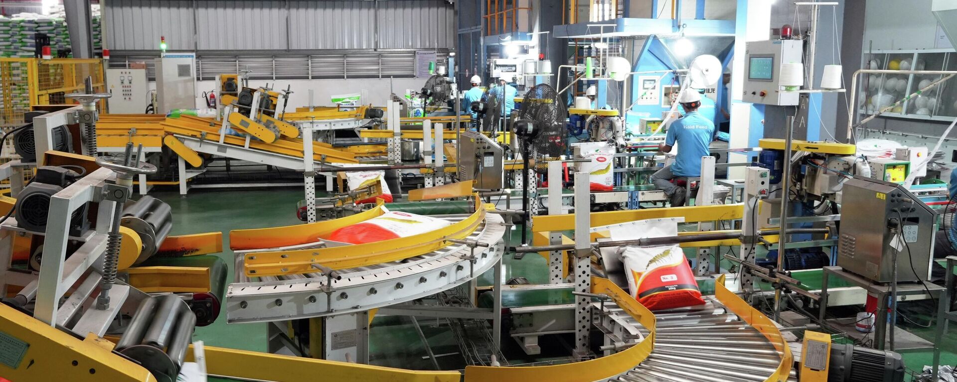 Công nhân sản xuất tại Công ty TNHH Hải Đại (Khu công nghiệp Hòa Phú, xã Phú Quới, tỉnh Vĩnh Long) - Sputnik Việt Nam, 1920, 03.06.2026