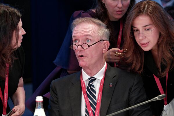SPIEF 2026. Phiên họp "Nga - Hoa Kỳ: Đối thoại Văn hóa". ng Rodney      Mims Cook Jr., Chủ tịch, Ủy ban Mỹ thuật Hoa Kỳ. - Sputnik Việt Nam