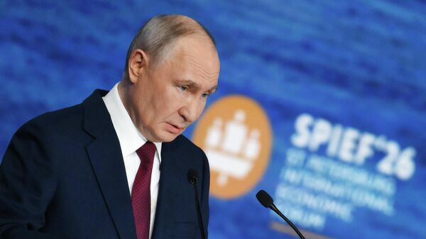 Tổng thống Nga phát biểu tại phiên toàn thể của Diễn đàn Kinh tế Quốc tế St. Petersburg - Sputnik Việt Nam
