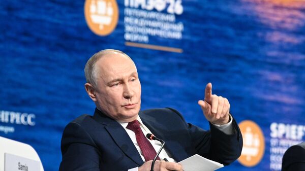 Tổng thống Nga phát biểu tại phiên toàn thể của Diễn đàn Kinh tế Quốc tế St. Petersburg - Sputnik Việt Nam