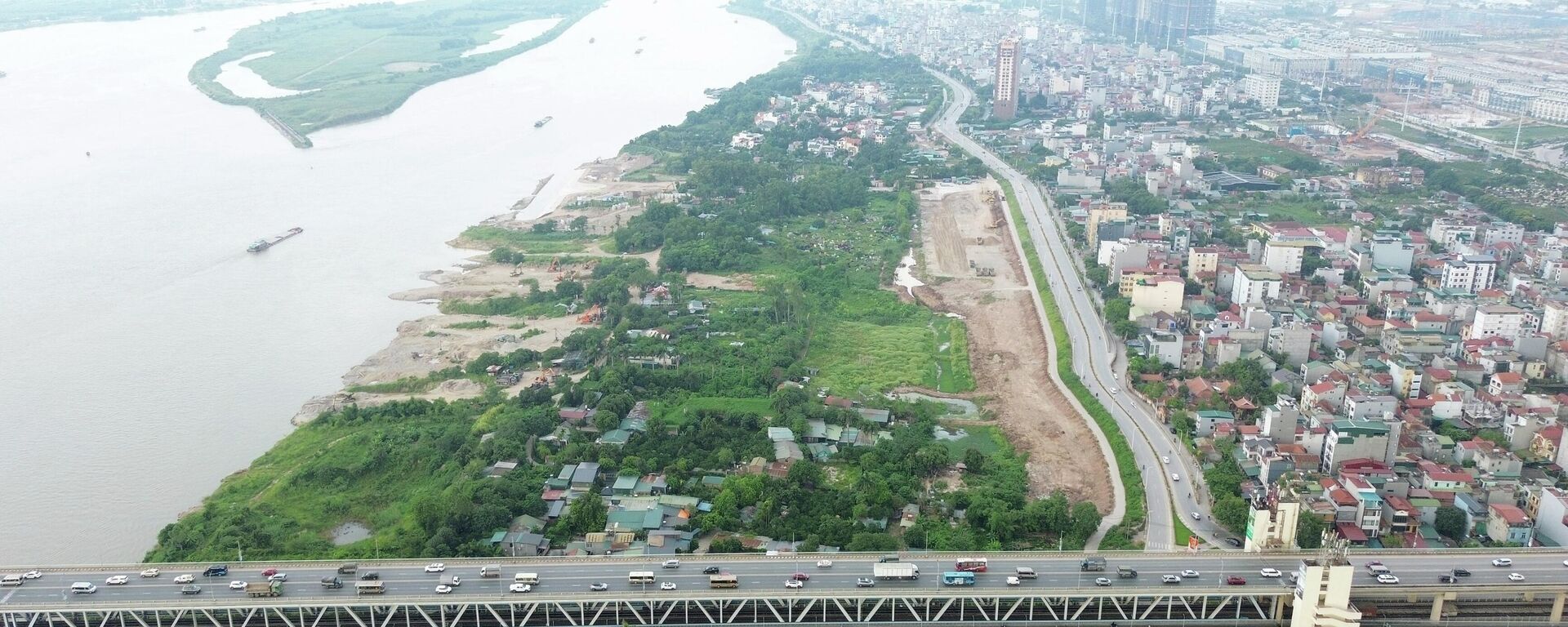 Dự án Công viên công cộng phường Phú Thượng thuộc Trục đại lộ cảnh quan sông Hồng (Hà Nội) đang trong giai đoạn chuẩn bị triển khai. Công trình có quy mô gần 20ha, tổng vốn đầu tư khoảng 1.727 tỷ đồng, nằm tại khu vực chân cầu Thăng Long, thuộc bờ tả sông Hồng, dự kiến sẽ hoàn thành vào tháng 10/2026 - Sputnik Việt Nam, 1920, 08.06.2026