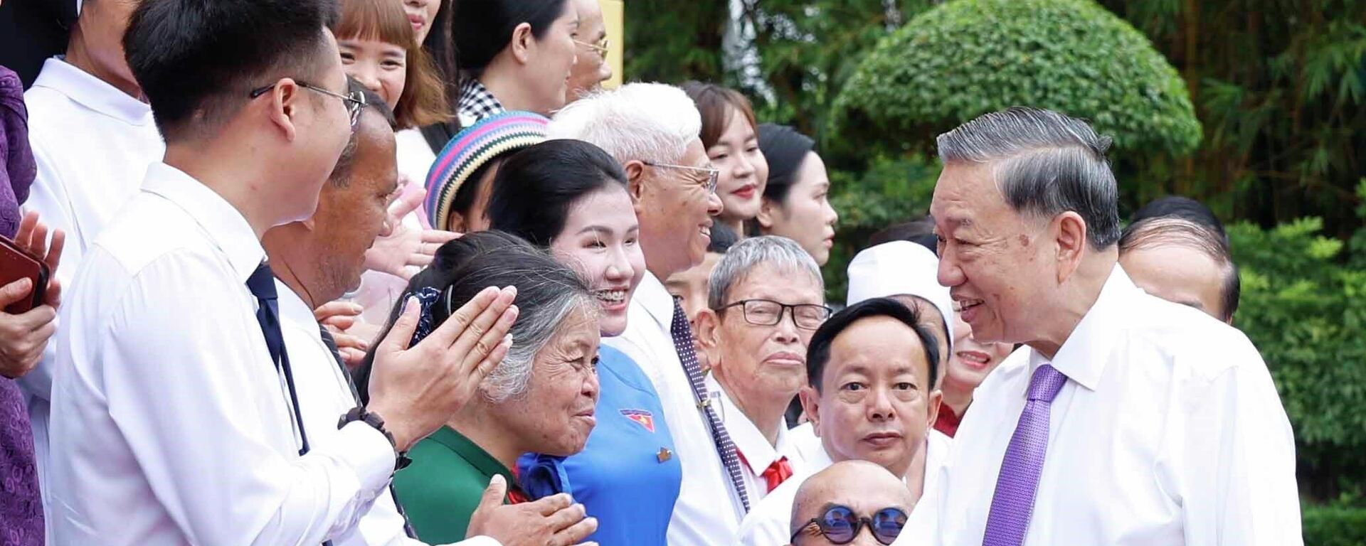 Tổng Bí thư, Chủ tịch nước Tô Lâm gặp mặt thân mật 100 đại biểu trong chương trình “Việc tử tế” của Đài Truyền hình Việt Nam - Sputnik Việt Nam, 1920, 10.06.2026