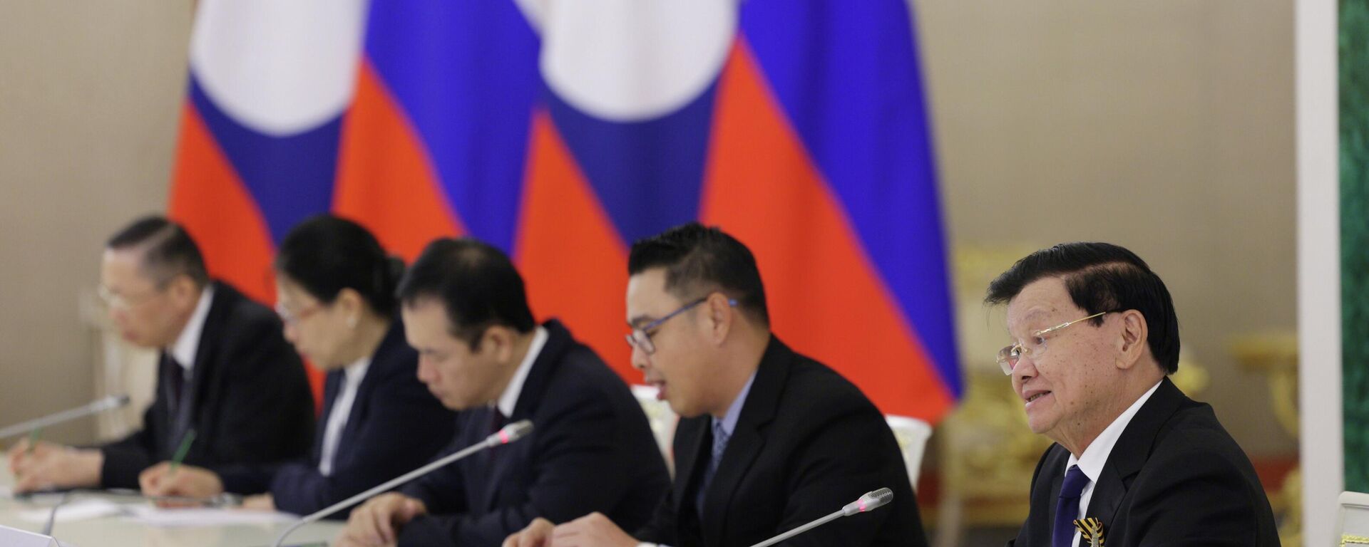 Tổng thống Nga Vladimir Putin và Tổng thống Lào Thongloun Sisoulith - Sputnik Việt Nam, 1920, 12.06.2026