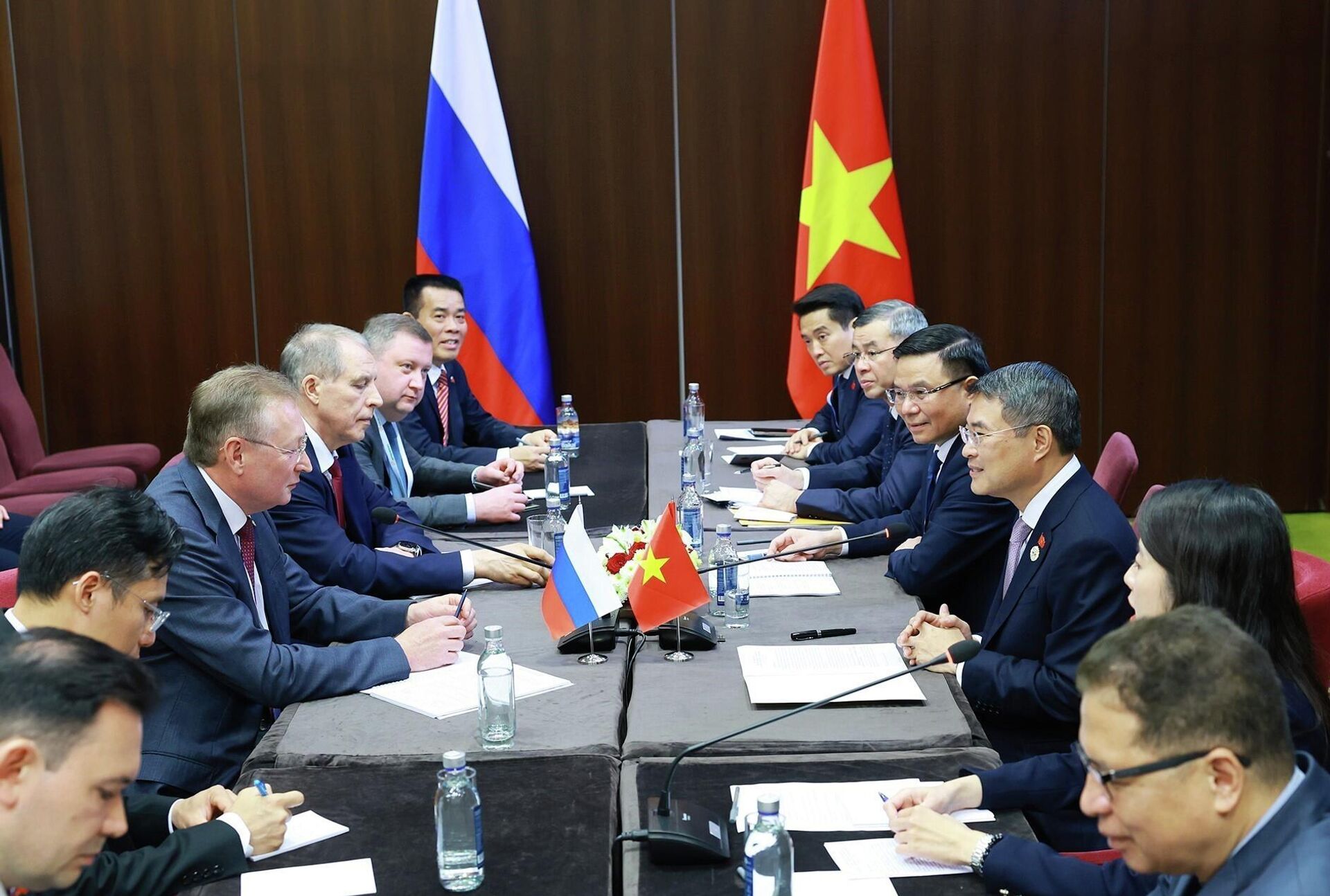 Thủ tướng Lê Minh Hưng tiếp ông Sergey Kudryashov, Tổng Giám đốc Tập đoàn Zarubezhneft - Sputnik Việt Nam, 1920, 18.06.2026
