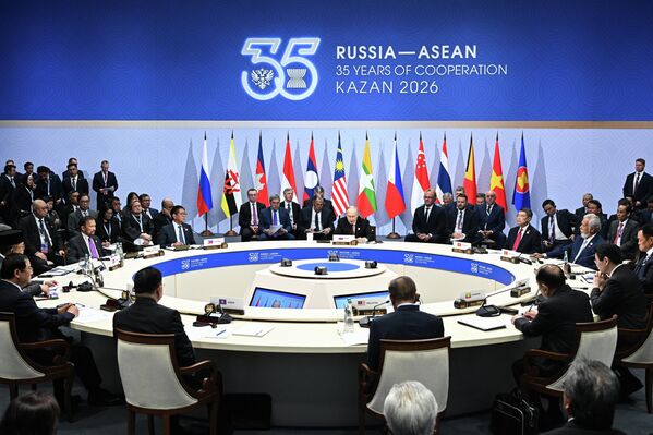 Ngày 18 tháng 6 năm 2026. Tổng thống Nga Vladimir Putin và các trưởng đoàn tại phiên họp toàn thể của hội nghị thượng đỉnh Nga – ASEAN tại Kazan. - Sputnik Việt Nam