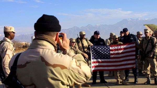 Binh lính Mỹ tại căn cứ không quân Bagram, Afghanistan, năm 2001 - Sputnik Việt Nam