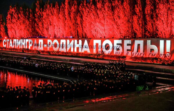 Hoạt động quân sự - yêu nước "Ngày mai là chiến tranh" trên đồi Mamayev ở Volgograd, kỷ niệm 85 năm ngày bắt đầu Chiến tranh Vệ quốc Vĩ đại. - Sputnik Việt Nam