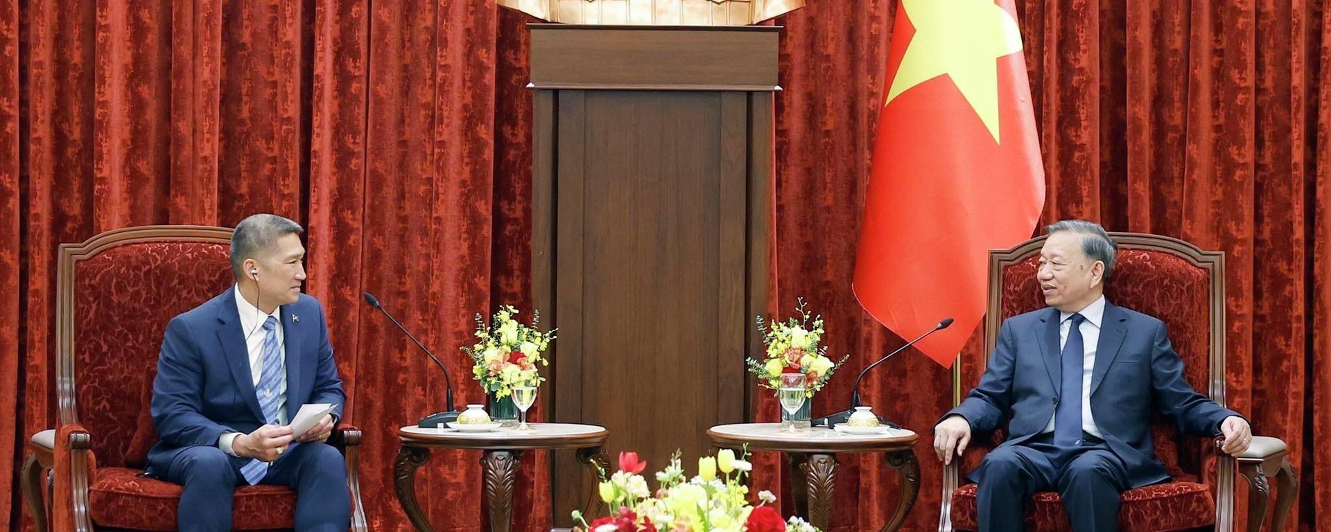 Tổng Bí thư, Chủ tịch nước Tô Lâm tiếp Quyền Bộ trưởng Bộ Hải quân Hoa Kỳ Hùng Cao Tổng Bí thư, Chủ tịch nước Tô Lâm tiếp Quyền Bộ trưởng Bộ Hải quân Hoa Kỳ Hùng Cao - Sputnik Việt Nam, 1920, 22.06.2026