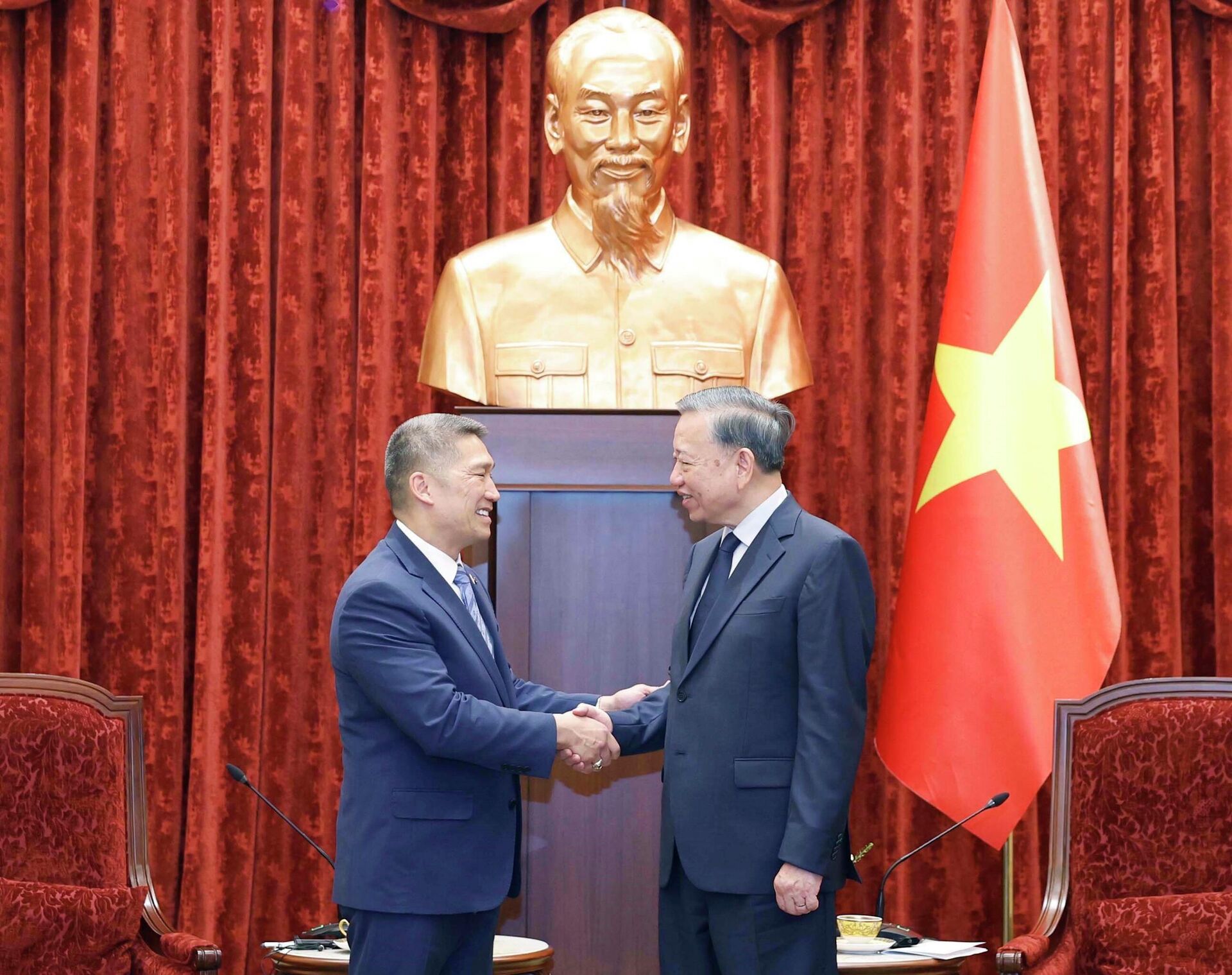 Tổng Bí thư, Chủ tịch nước tiếp Quyền Bộ trưởng Hải quân Hoa Kỳ - Sputnik Việt Nam, 1920, 22.06.2026