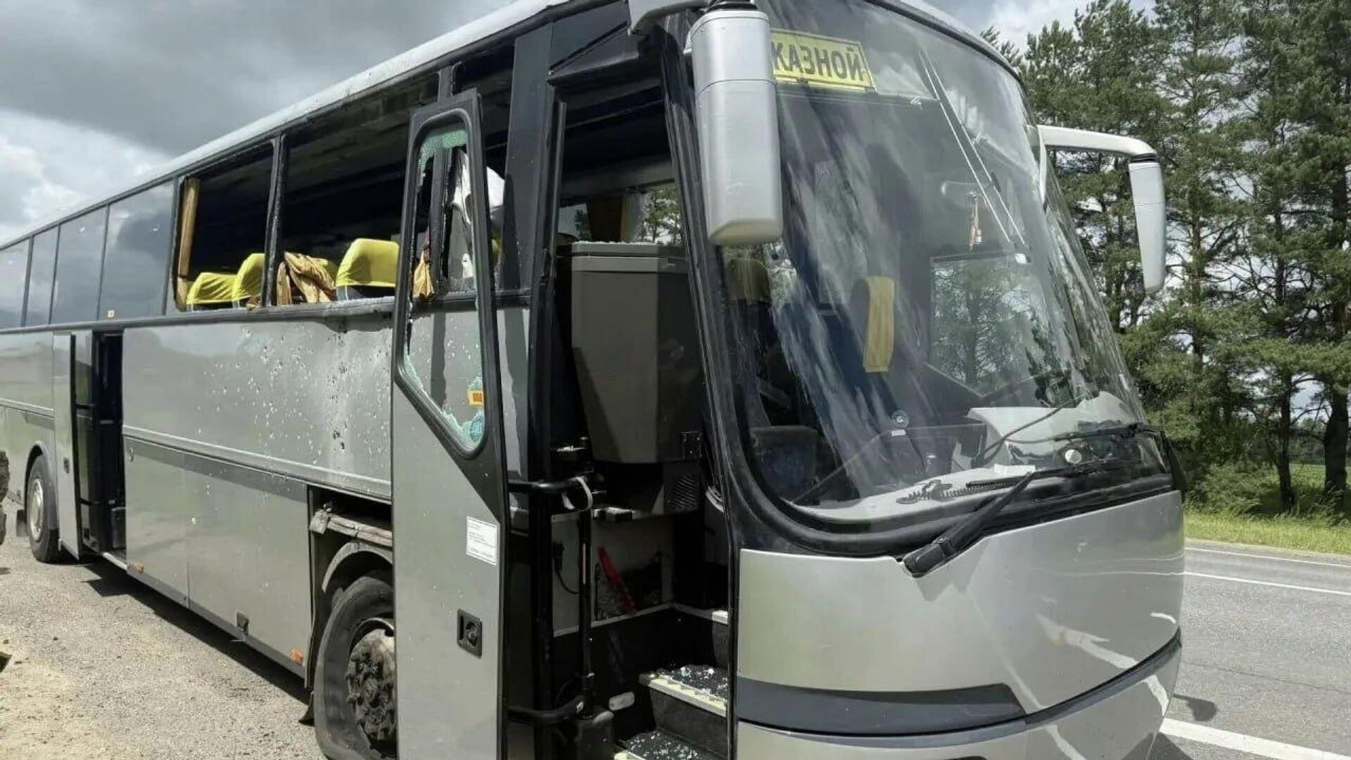 Máy bay không người lái của Lực lượng vũ trang Ukraina tấn công chiếc xe buýt chở trẻ em Máy bay không người lái của Lực lượng vũ trang Ukraina tấn công chiếc xe buýt chở trẻ em - Sputnik Việt Nam, 1920, 23.06.2026