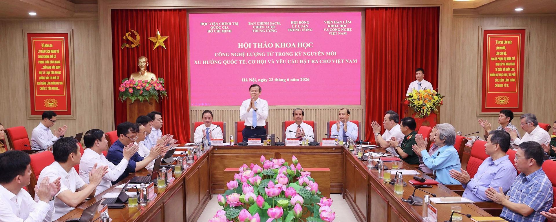 Hội thảo khoa học với chủ đề: “Công nghệ lượng tử trong kỷ nguyên mới – Xu hướng quốc tế, cơ hội và yêu cầu đặt ra cho Việt Nam” Hội thảo khoa học với chủ đề: “Công nghệ lượng tử trong kỷ nguyên mới – Xu hướng quốc tế, cơ hội và yêu cầu đặt ra cho Việt Nam” - Sputnik Việt Nam, 1920, 23.06.2026