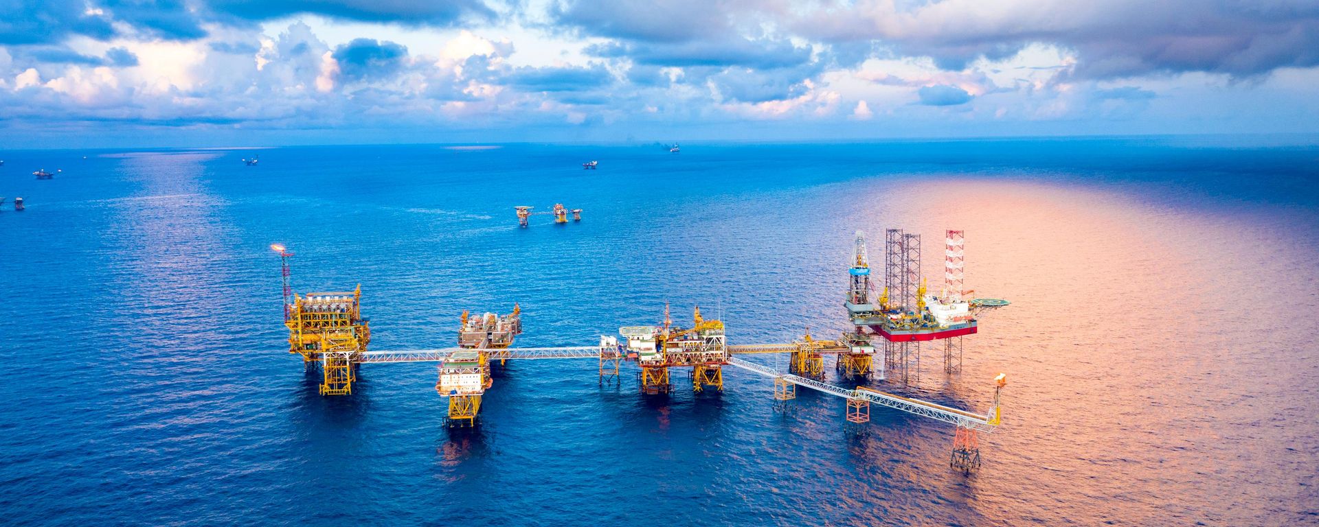 Giàn CNTT 2 thuộc mỏ Bạch Hổ (Lô 09-1) là một trong những cụm giàn trọng điểm và hiện đại nhất của Vietsovpetro - Sputnik Việt Nam, 1920, 26.06.2026