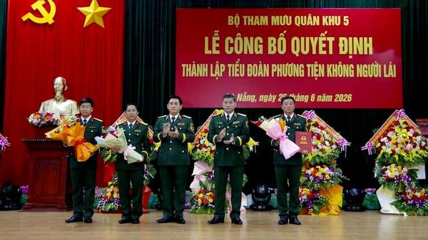 Bộ Tham mưu Quân khu 5 tổ chức Lễ công bố Quyết định thành lập Tiểu đoàn Phương tiện không người lái.  - Sputnik Việt Nam