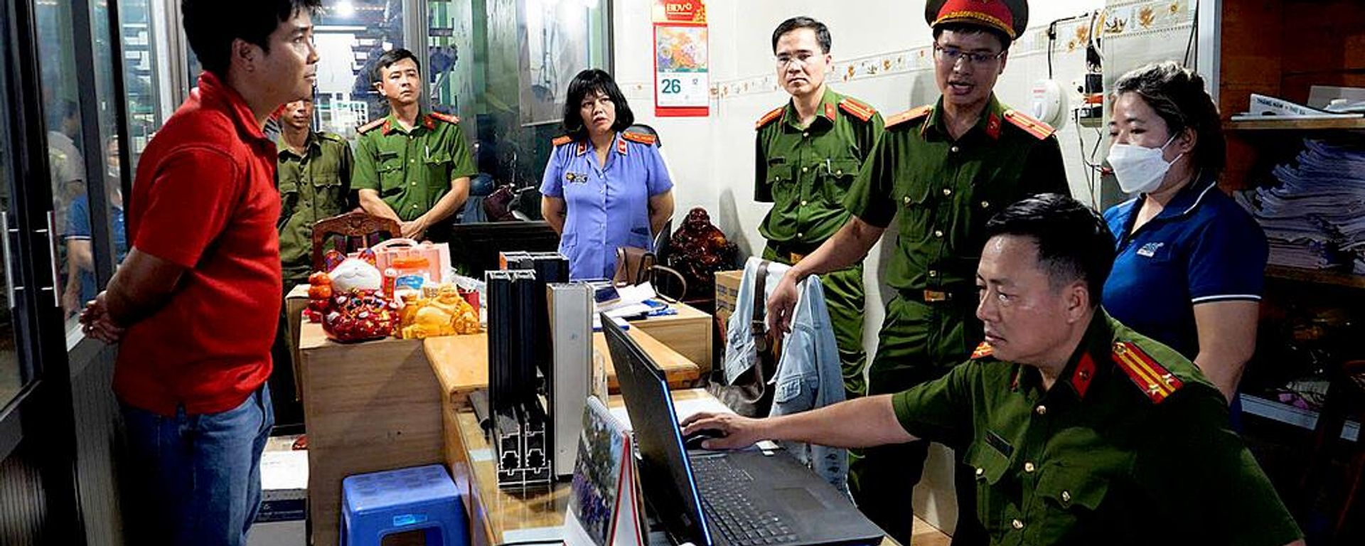 Công an khám xét nơi làm việc của các bị can - Sputnik Việt Nam, 1920, 29.06.2026