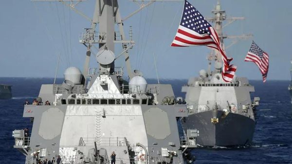 Tàu khu trục mang tên lửa dẫn đường của Hải quân Hoa Kỳ - Sputnik Việt Nam