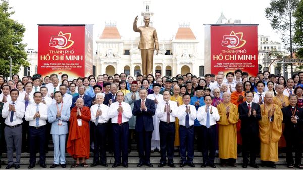 Tổng Bí thư, Chủ tịch nước Tô Lâm dâng hoa kỷ niệm 50 năm Thành phố mang tên Bác - Sputnik Việt Nam