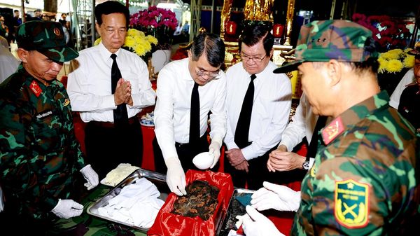 Thủ tướng dự Lễ triển khai tìm kiếm, quy tập hài cốt liệt sĩ tại Công viên Lê Thị Riêng, phường Hòa Hưng, T.P Hồ Chí Minh - Sputnik Việt Nam