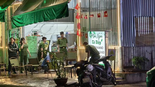 Cơ quan điều tra tiến hành khám nghiệm hiện trường nơi xảy ra vụ án mạng - Sputnik Việt Nam