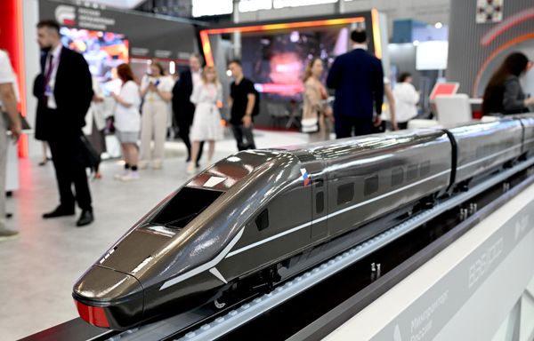 Mô hình tàu cao tốc Nga tại Triển lãm Công nghiệp Quốc tế Innoprom ở Yekaterinburg. - Sputnik Việt Nam