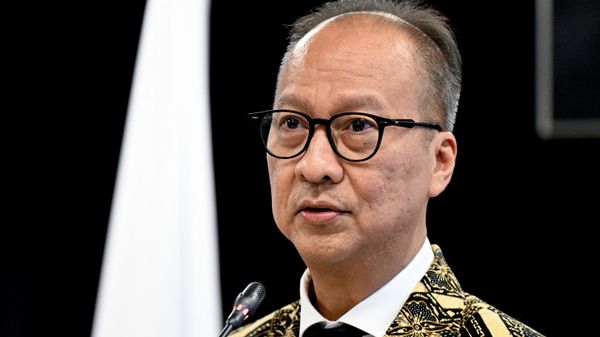 Bộ trưởng Công nghiệp Indonesia Agus Gumiwang Kartasasmita tại diễn đàn kinh doanh Đối thoại Công nghiệp Nga-Indonesia trong khuôn khổ triển lãm công nghiệp quốc tế Innoprom ở Yekaterinburg - Sputnik Việt Nam