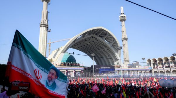 Lễ tiễn biệt Ayatollah Ali Khamenei tại Tehran, Iran - Sputnik Việt Nam