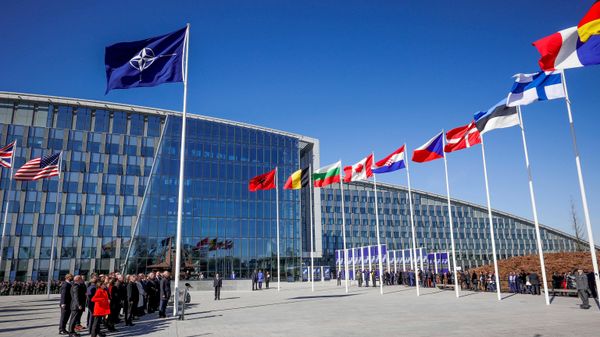 Cờ của các nước thành viên NATO tại trụ sở của tổ chức ở Brussels. - Sputnik Việt Nam
