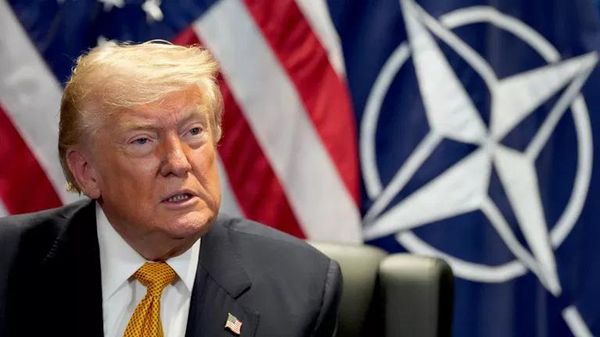 Tổng thống Mỹ Donald Trump trong cuộc gặp với Tổng thư ký NATO Mark Rutte tại Ankara - Sputnik Việt Nam