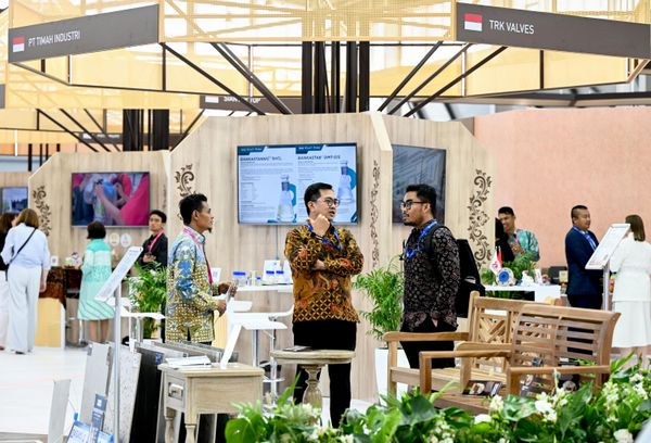 Gian trưng bày của Indonesia tại Triển lãm Công nghiệp Quốc tế «Innoprom» ở Yekaterinburg. - Sputnik Việt Nam
