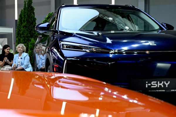 Xe điện i-Sky, trưng bày tại Triển lãm Công nghiệp Quốc tế «Innoprom» ở Yekaterinburg. - Sputnik Việt Nam